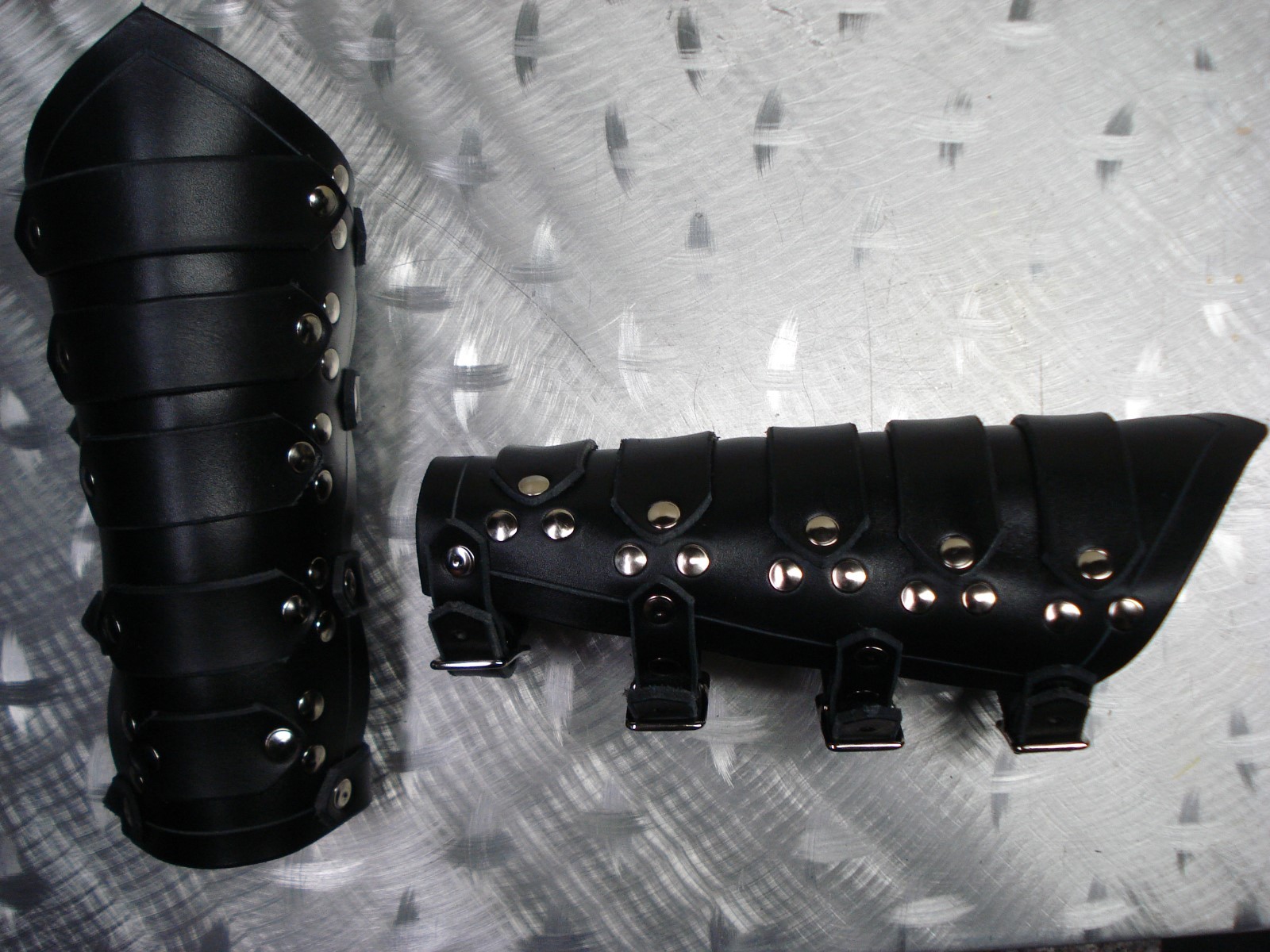LEATHER UNISEX VIKING LEATHER GAUNTLET.BLACK METAL.(MDLUG0263)…… MYSTICUM