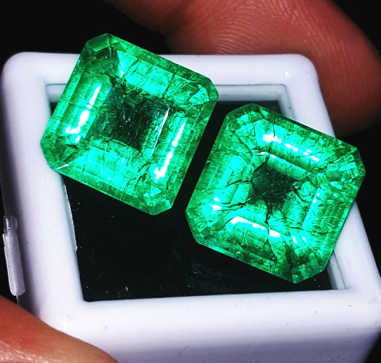 Loose Gemstone Natural Emerald Square Shape Between 18 Ct Pair Certified PE02