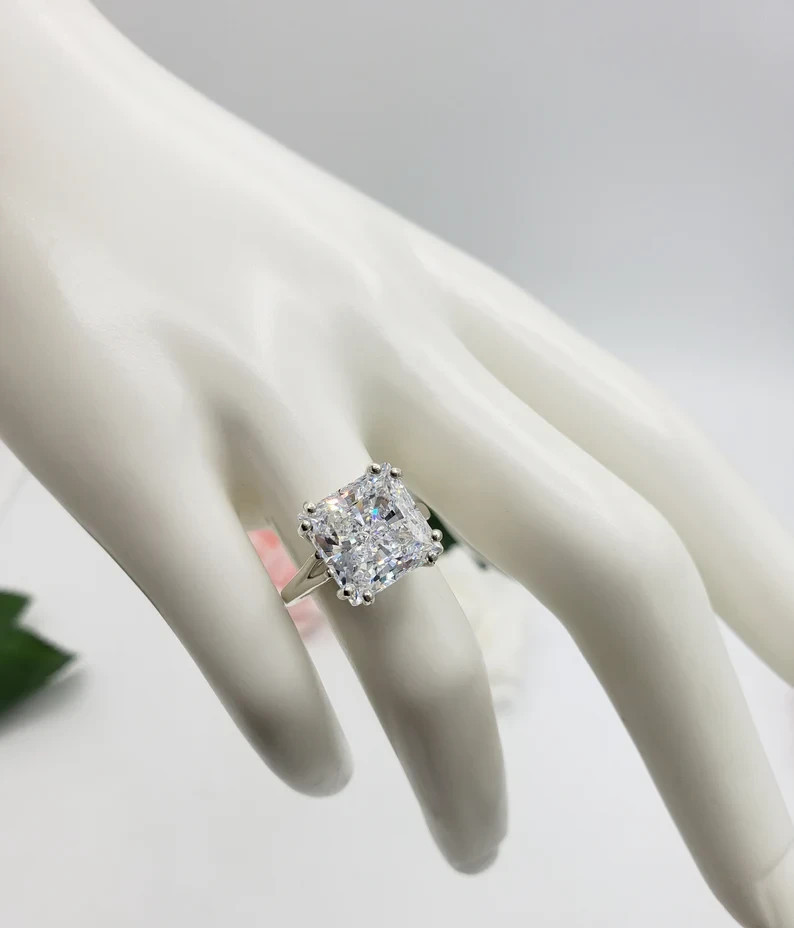 RARE6.00 Ct White Treated Diamond Solitaire Ring In 925 Silver. Certified