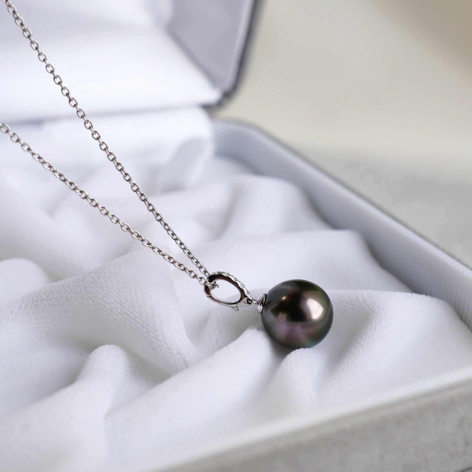 Flawless 10.6mm Peacock Tahitian Pearl Pendant 18k Solid White Gold/Morganite