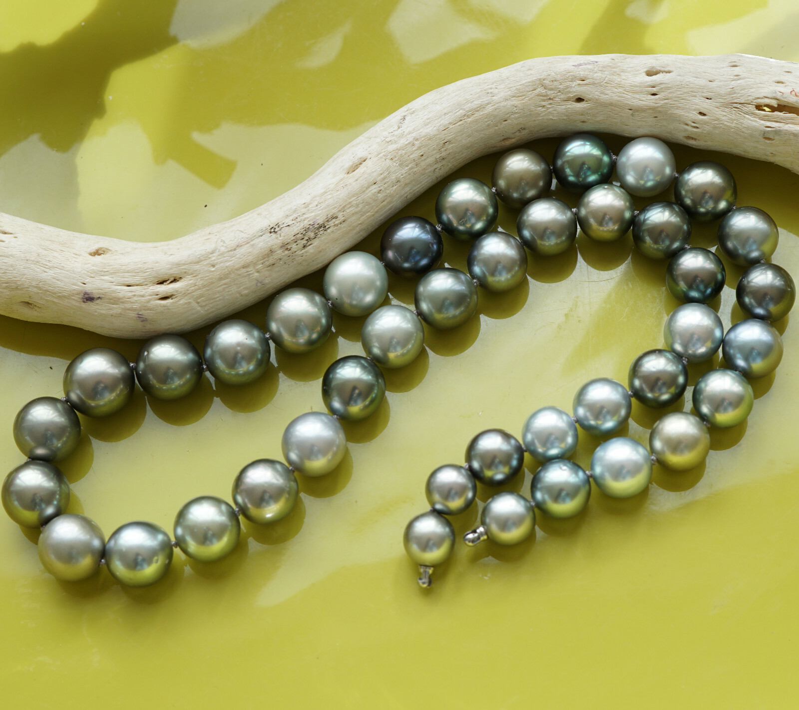 Tahitian Cultured Pearl Necklace 9-11mm 45.5cm Multicolor AA Wow Quality