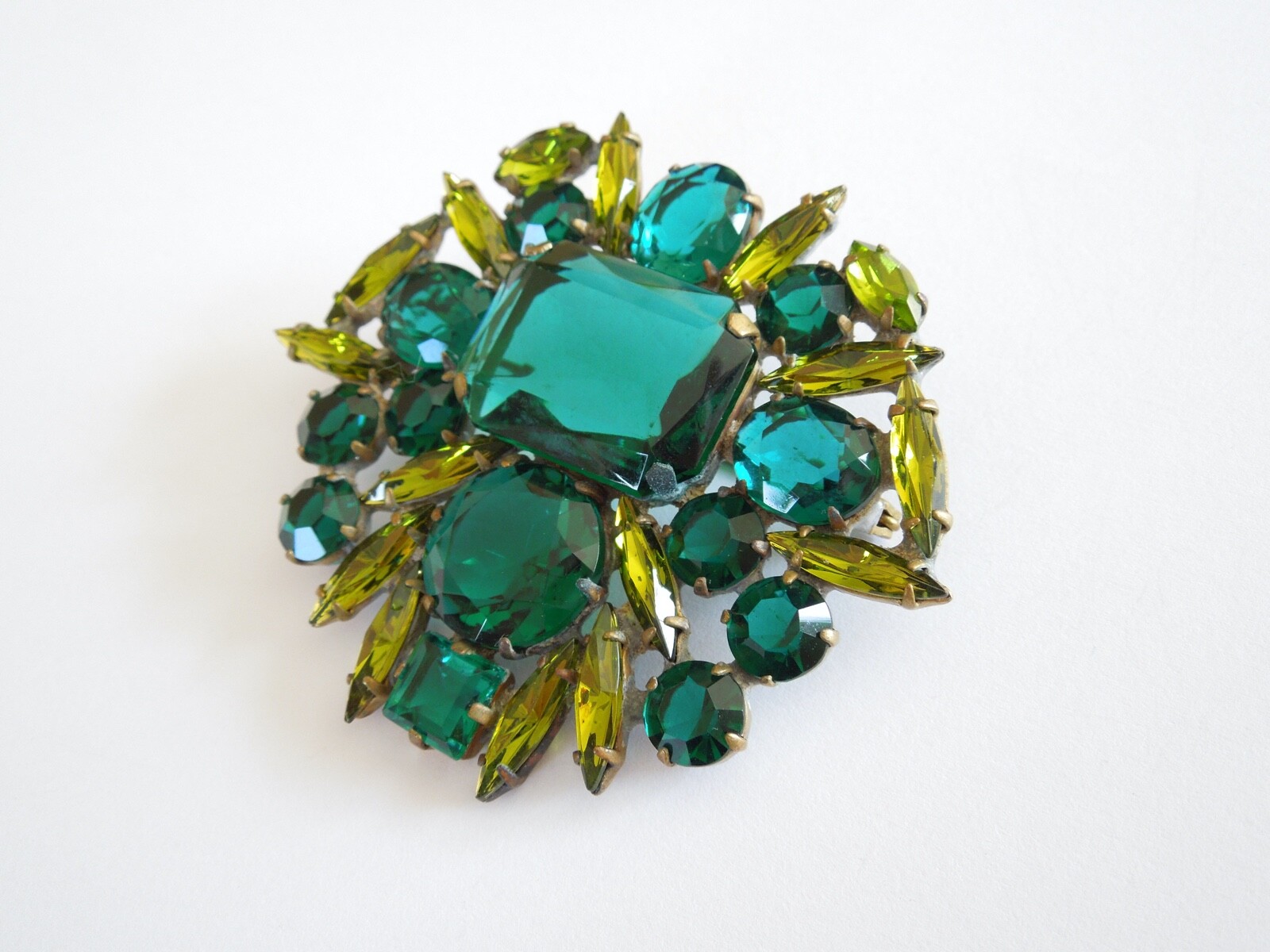Massive Vintage Gablonz Brooch Green/Yellow 32.5 g/6.6 x 5.8 cm
