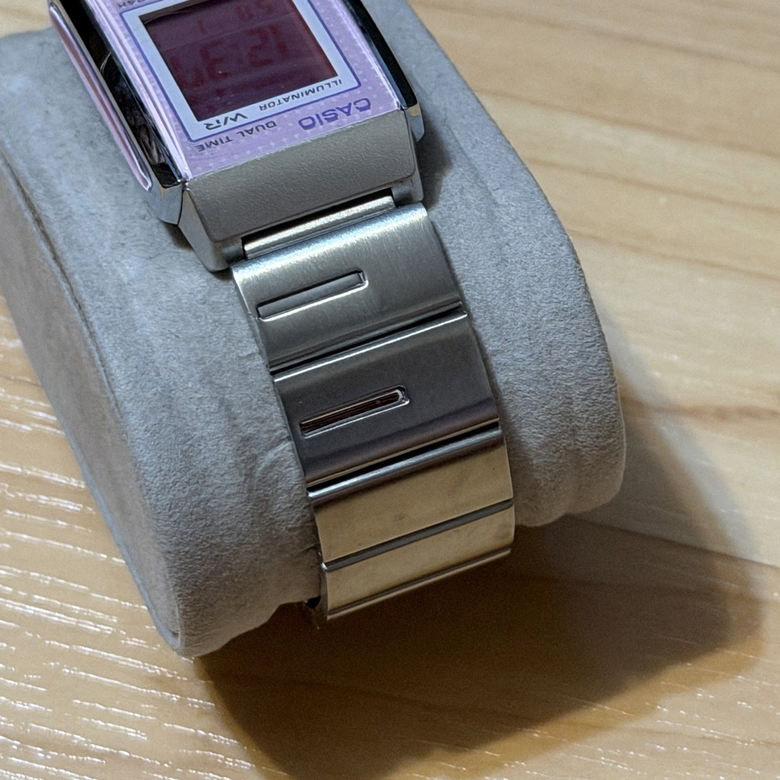 Casio LA-201W Vintage Silver Display Illuminator Futurist Digital Watch LA201