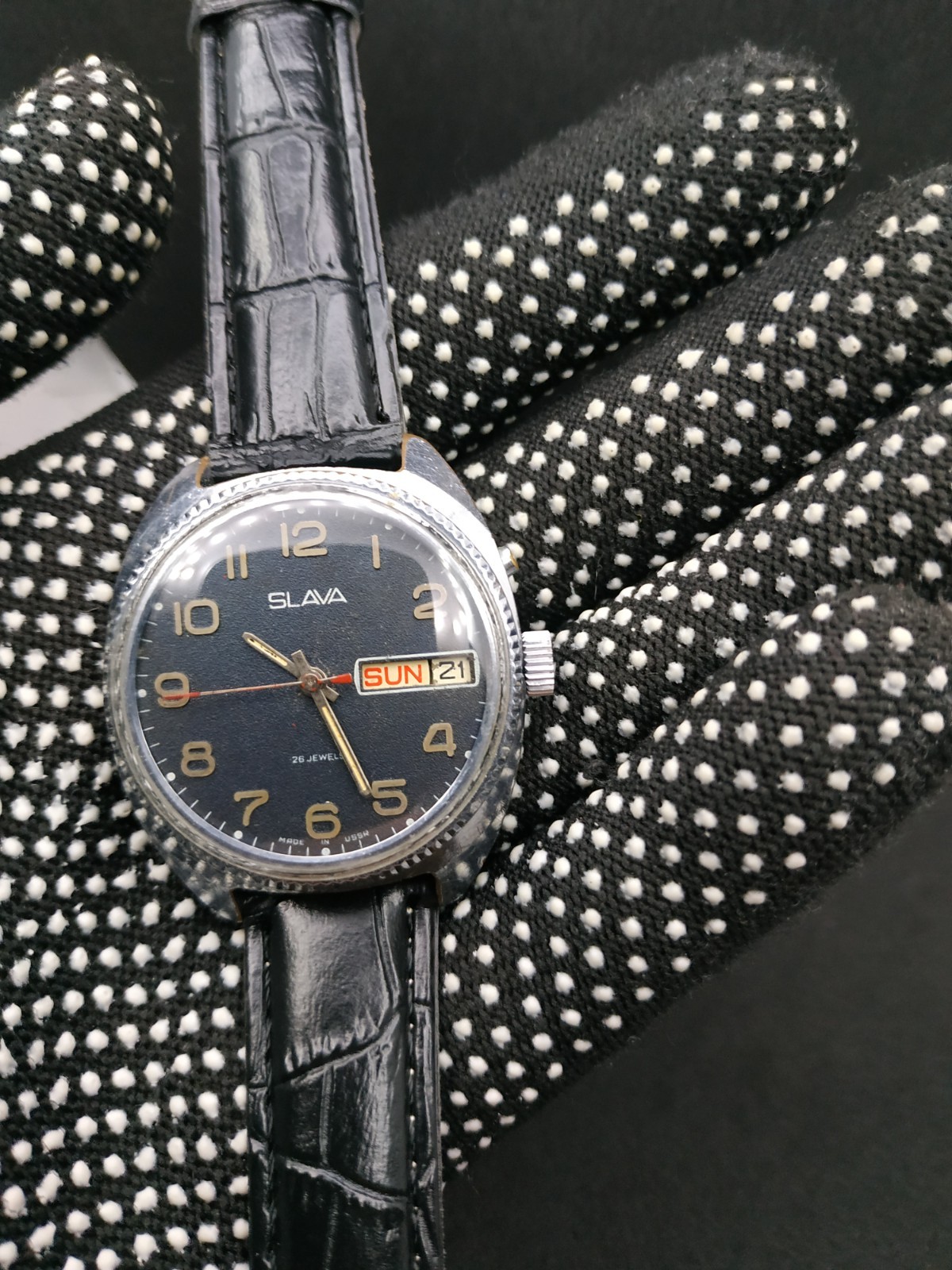 Classic Men’s Vintage Watch SLAVA USSR Mechanical SERVICED Retro Soviet day/date