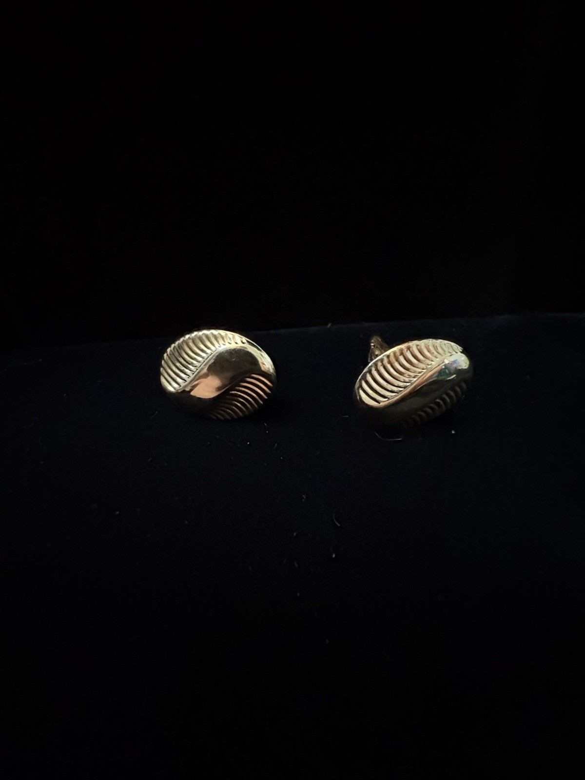 Vintage Mid 20th Century Men’s Oval Textured Gold Tone Cufflinks