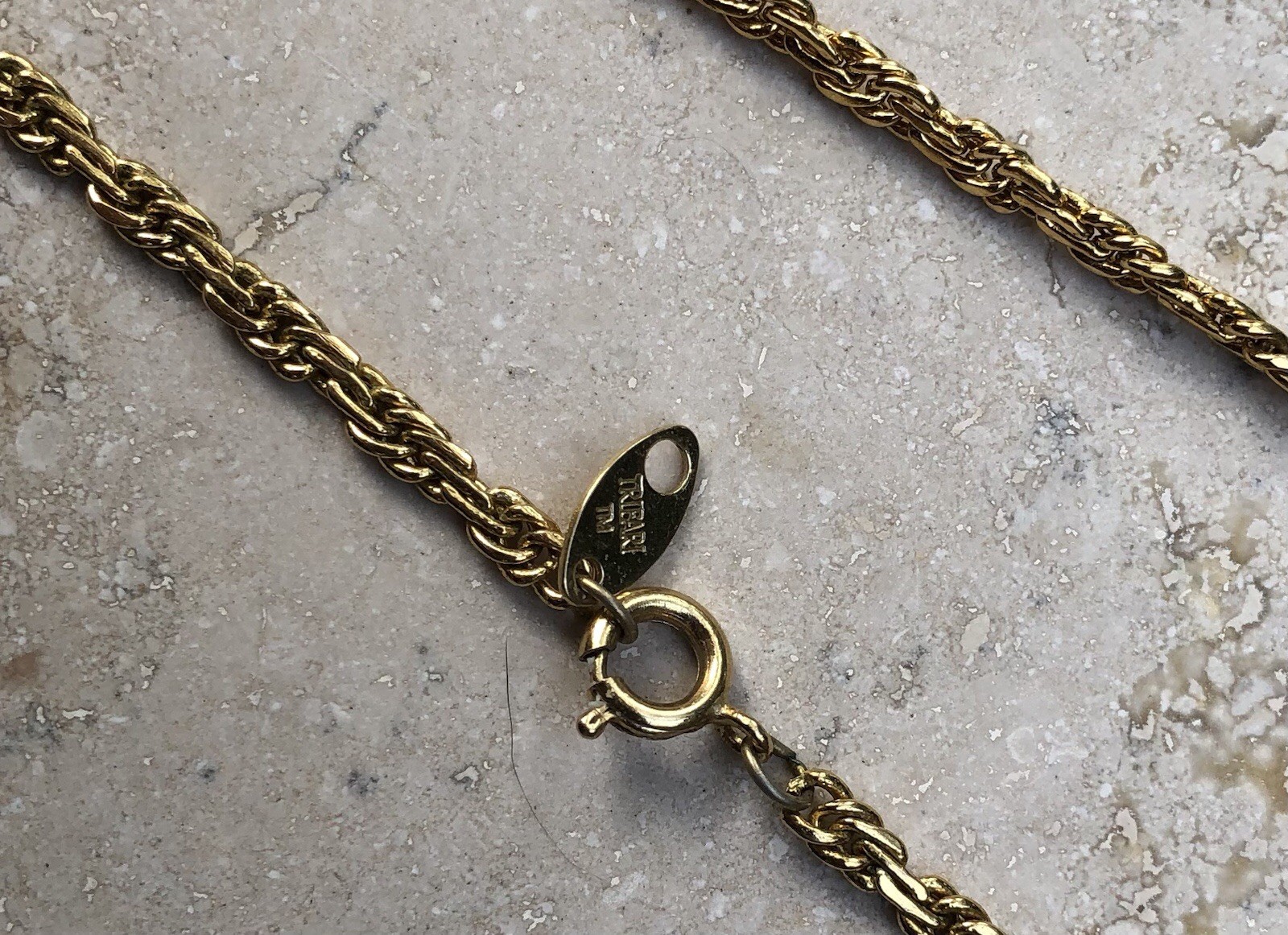 ✨💛VINTAGE Signed TRIFARI Gold Tone PUFFED HEART Pendant NECKLACE 17+” | Estate