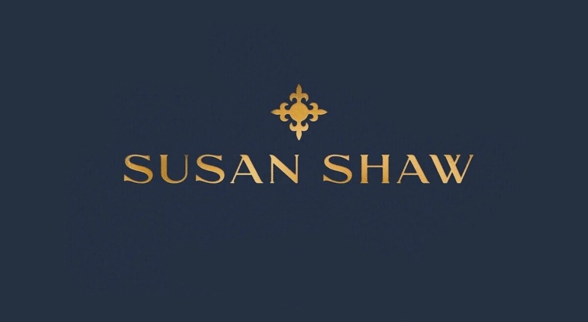 Susan Shaw Earrings Venetian Glass Intaglio Bee Cab 24K TPG Jewelry Gift