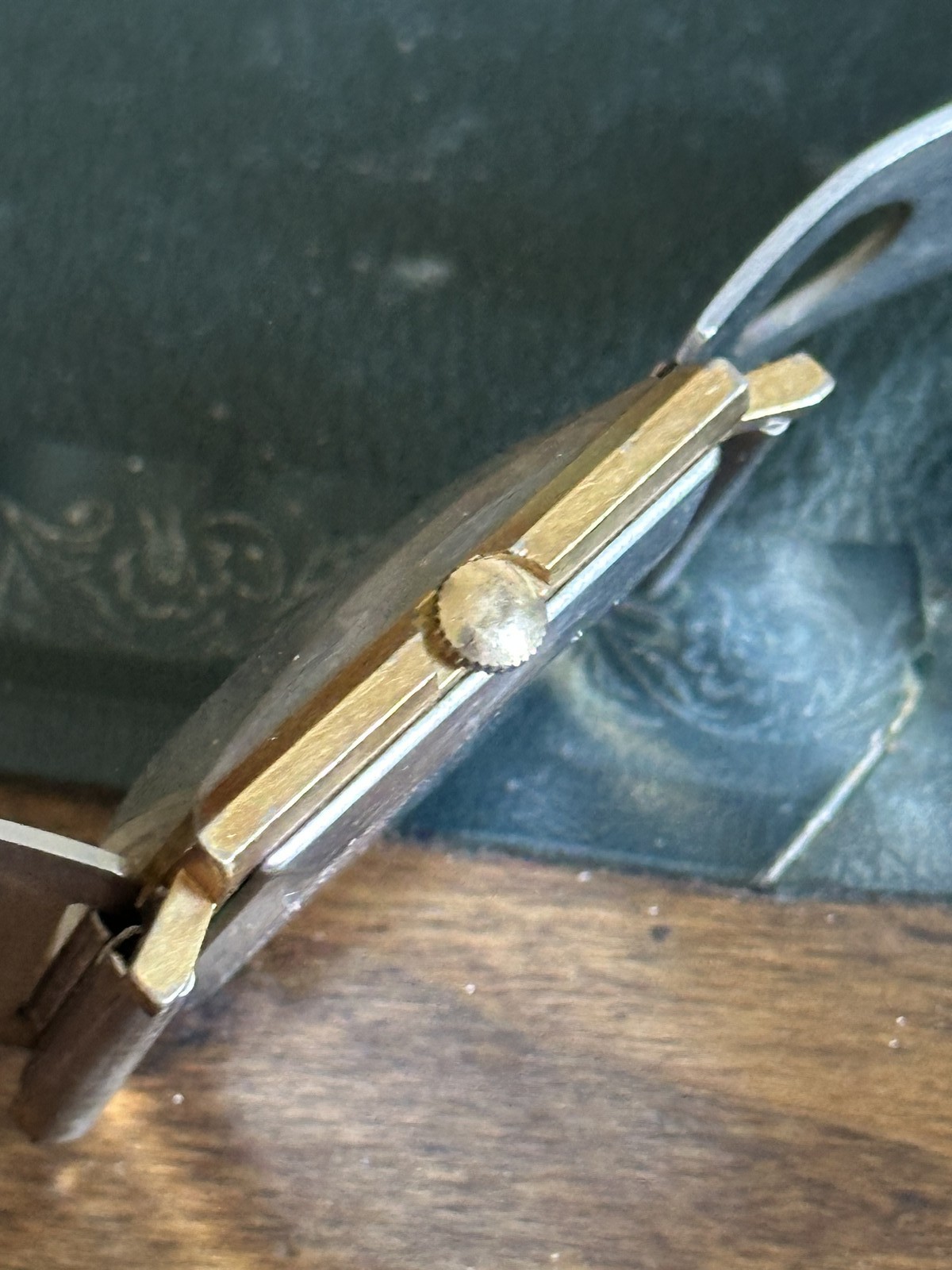 Kelton Armachoc mécanique antichoc vintage Métal doré, fond en acier inoxydable