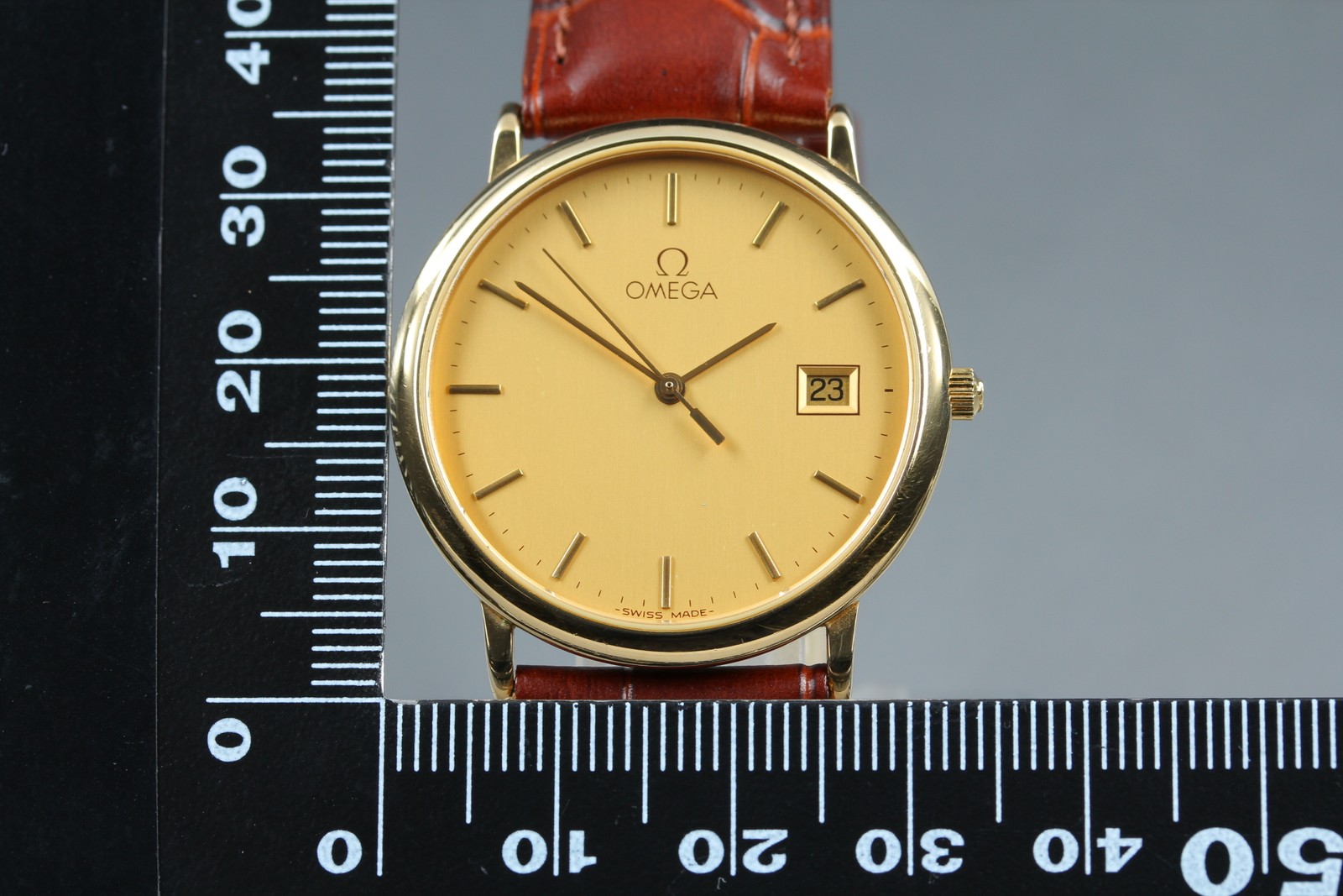 1991 Near MINT OMEGA De Ville 196.0312.1 Gold Dial Date 33mm Quartz Men’s Watch