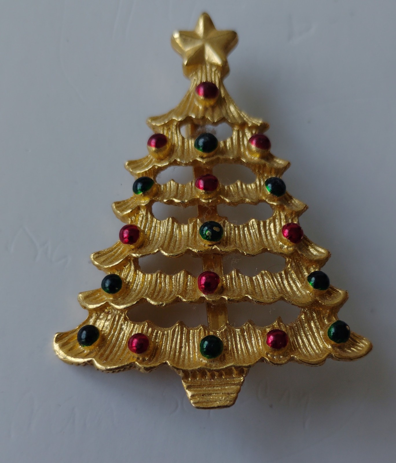 Vtg GERRY’S Signed Christmas Tree Pin Brooch Gold Tone Red Green Enamel Holiday