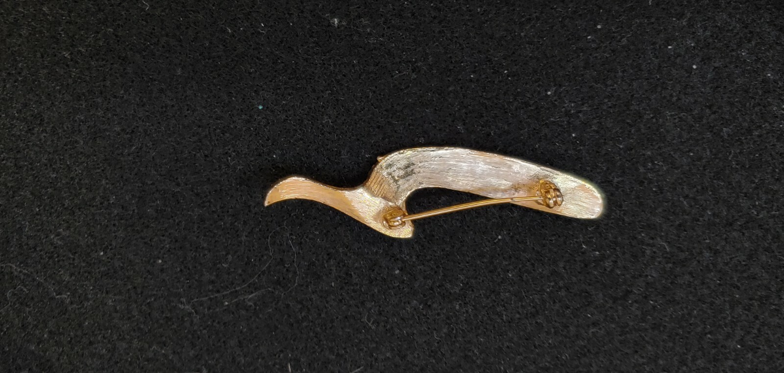 Vtg – Gold Tone – Brooch Pin ( Length 2 3/4 in x 3/4 in )
