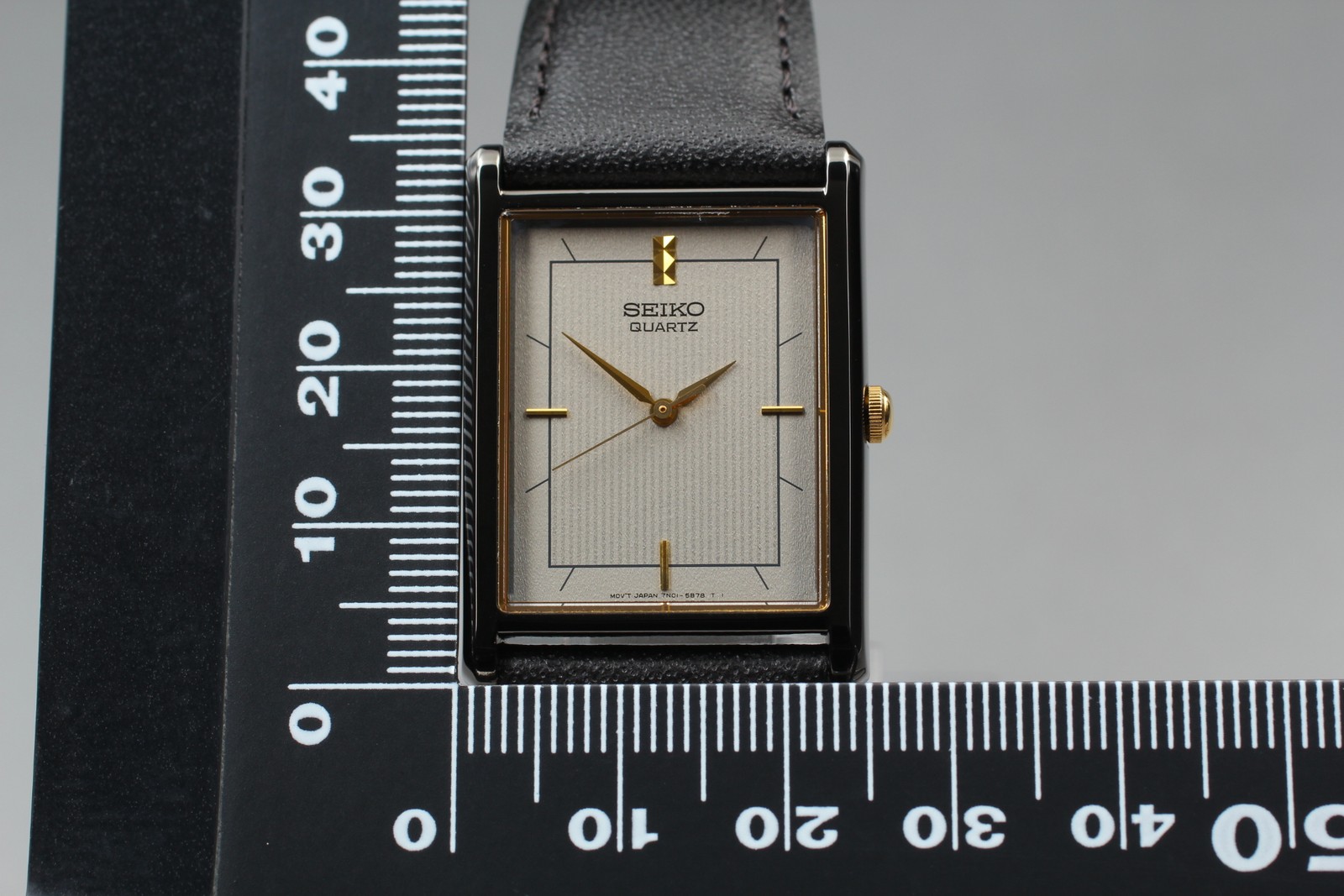 Vintage 1992 N MINT Seiko 7N01-5B50 SFR183P Black Tank Quartz Mens Watch JAPAN