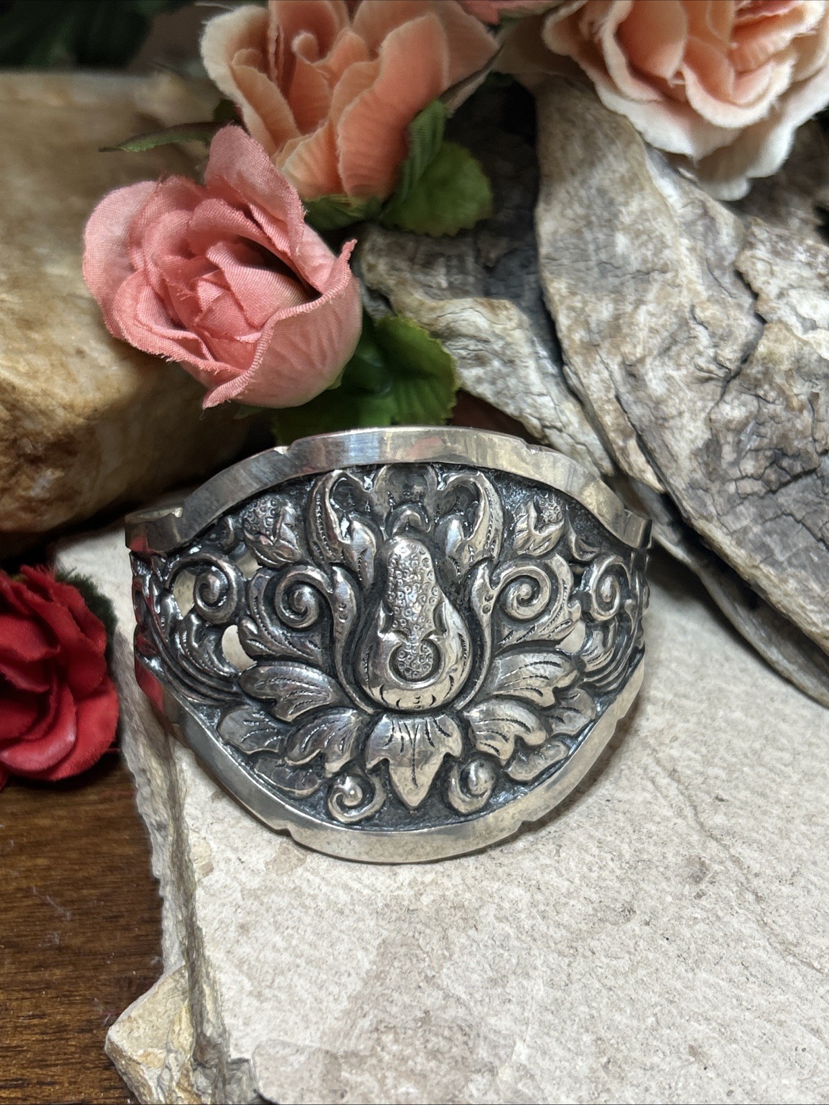 31. Ethnic SN 800 Silver Lotus Flower Motif Repousse Cuff bracelet 36.3g, 7 1/2″