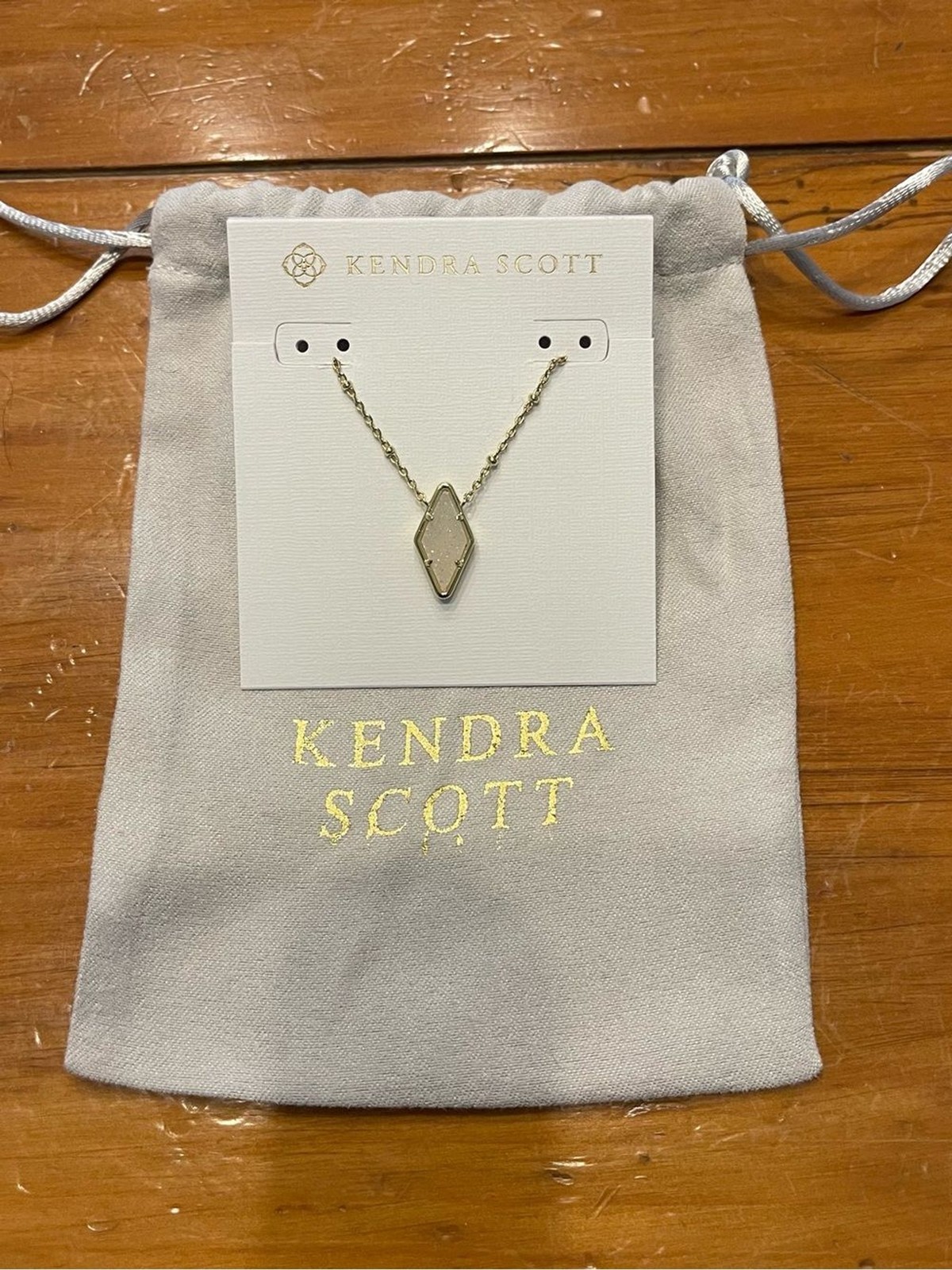 Kendra Scott Kinsley Short Pendant Necklace. Iridescent drusy