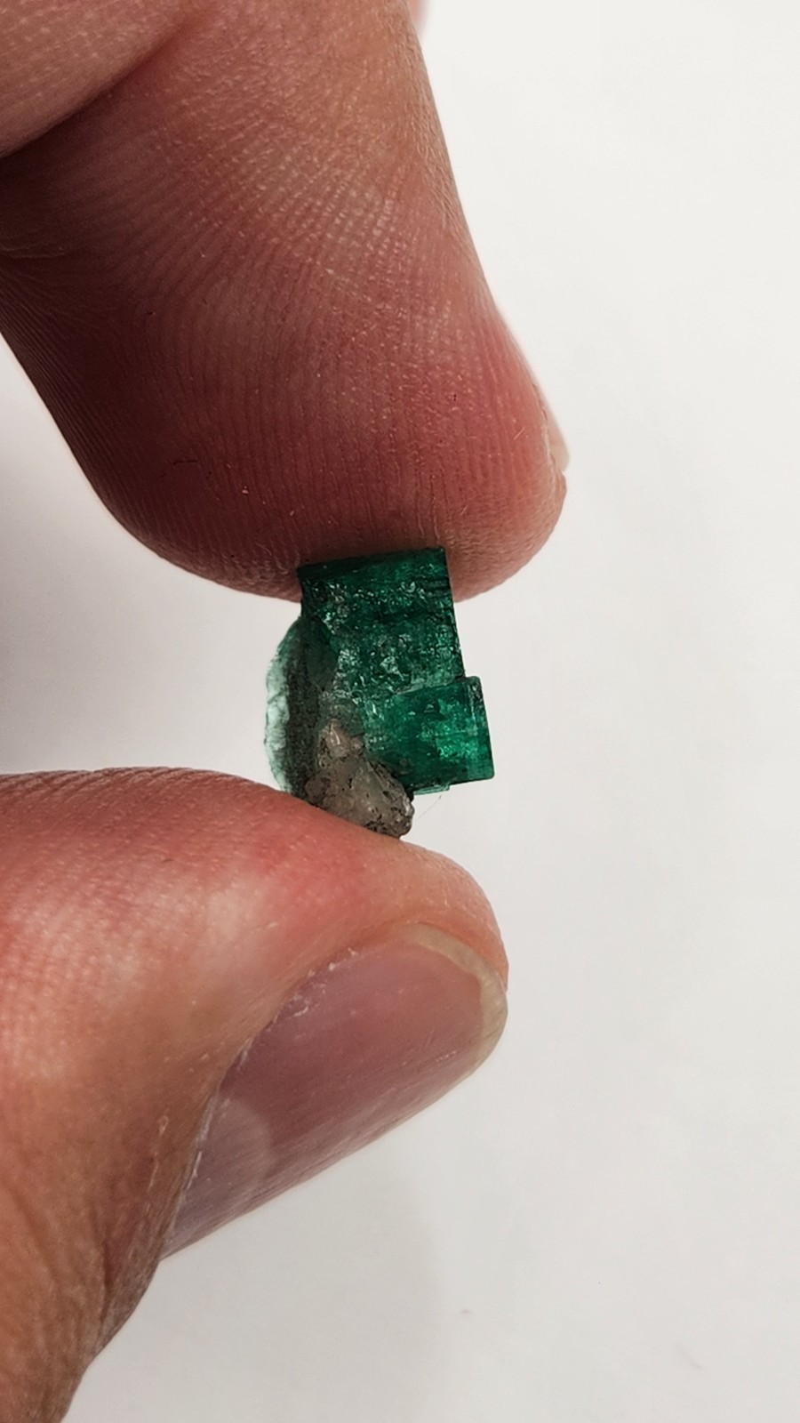 Macla de Esmeralda En Bruto 3,24cts, Pieza especial, cristales con terminación