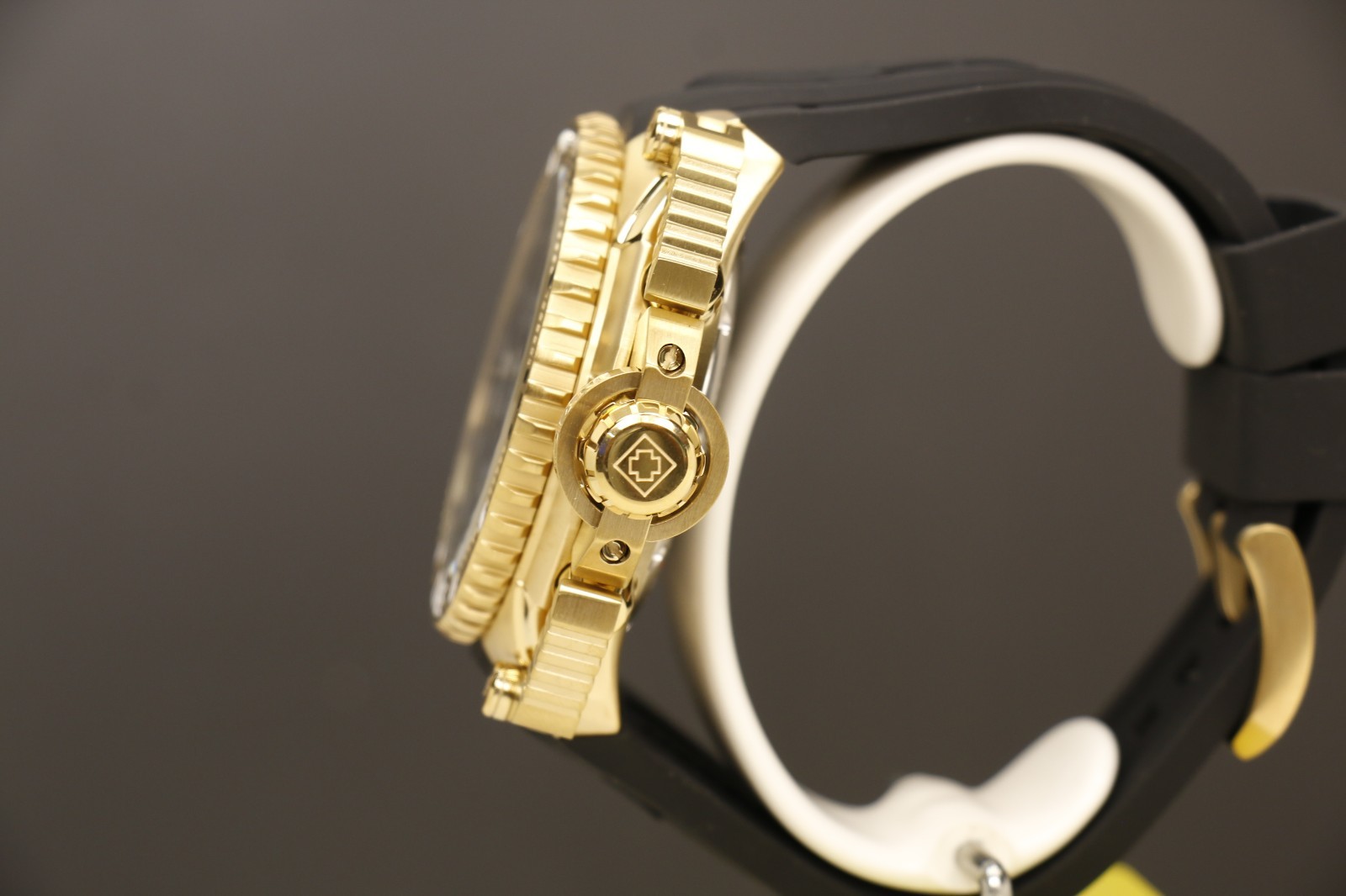 Invicta Sea Hunter full size Men’s Watch 57/69mm Gold tone 49610