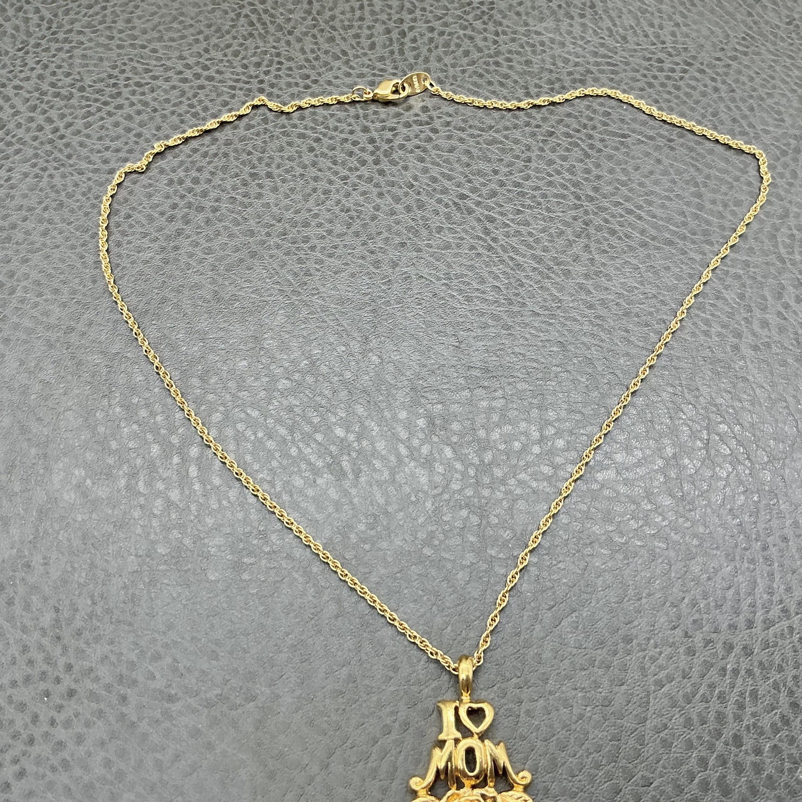 AVON I Love Mom Heart Necklace Red Stone Flower Pendant Chain Womens 18 Inch