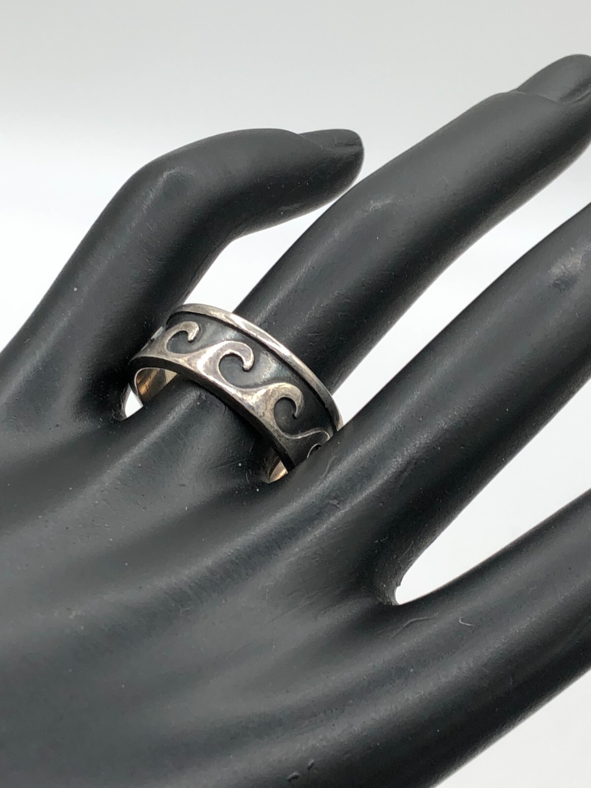 Vintage Silver Black Enamel Wave Design Band Style Ring Size 10 8.8 Grams
