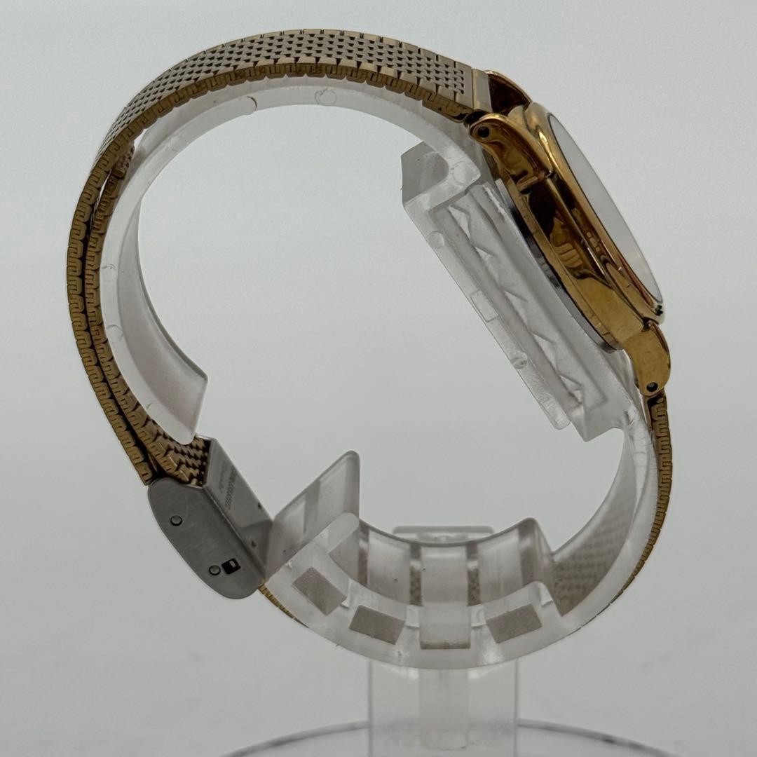SEIKO new battery wristwatch working item V701 1930 bracelet