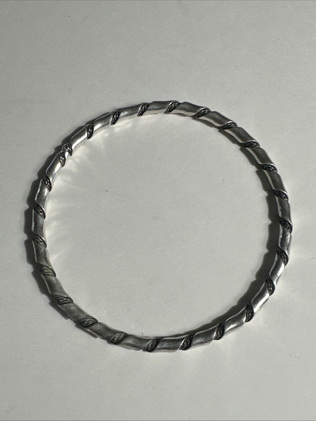 VINTAGE STERLING SILVER 925 TWISTED ROPE 17.95g BANGLE BRACELET 7 3/4″