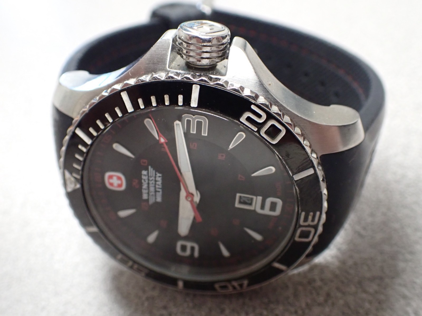 Wenger SeaForce 0641.20 Swiss Quartz 200M Men’s Diver Watch Black