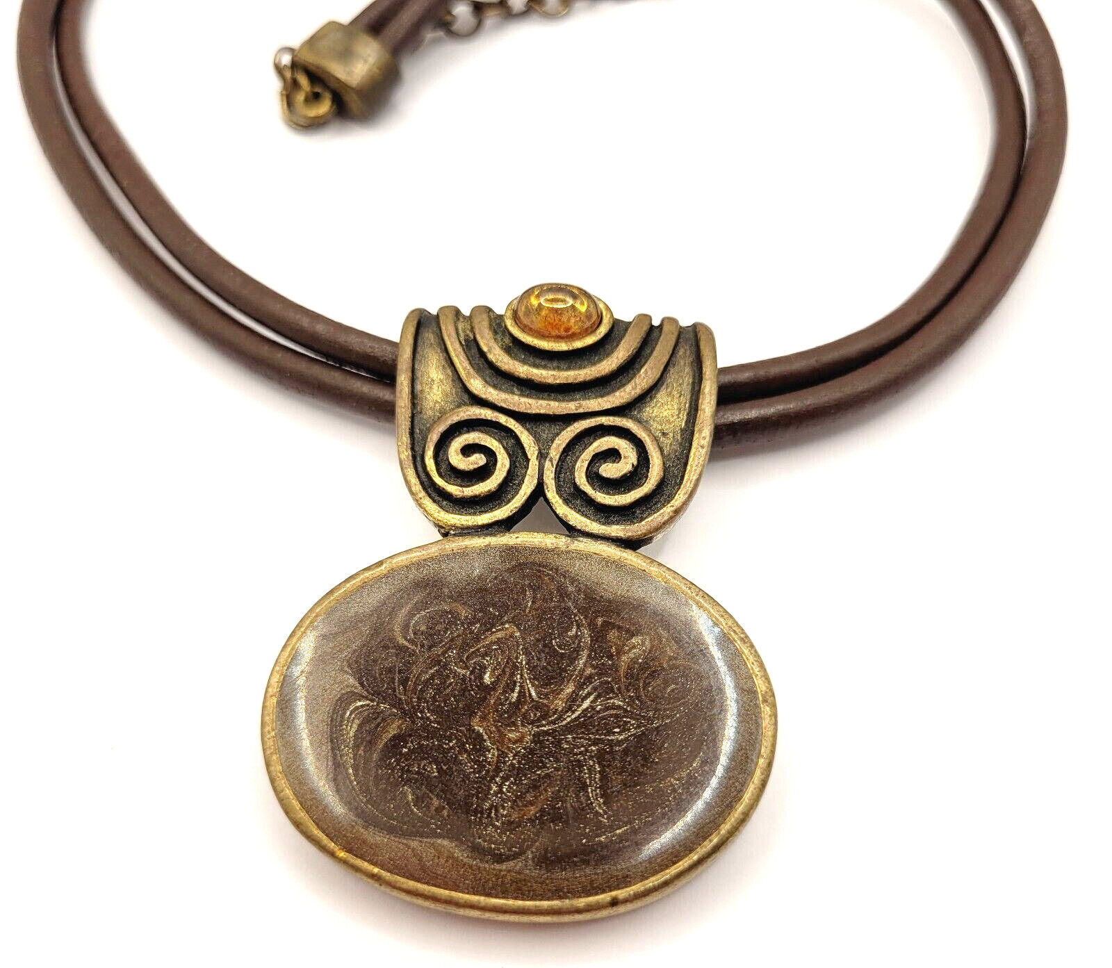 Chico’s Bronze Tone Enamel Medallion w Amber Glass Pendant Necklace Faux Leather