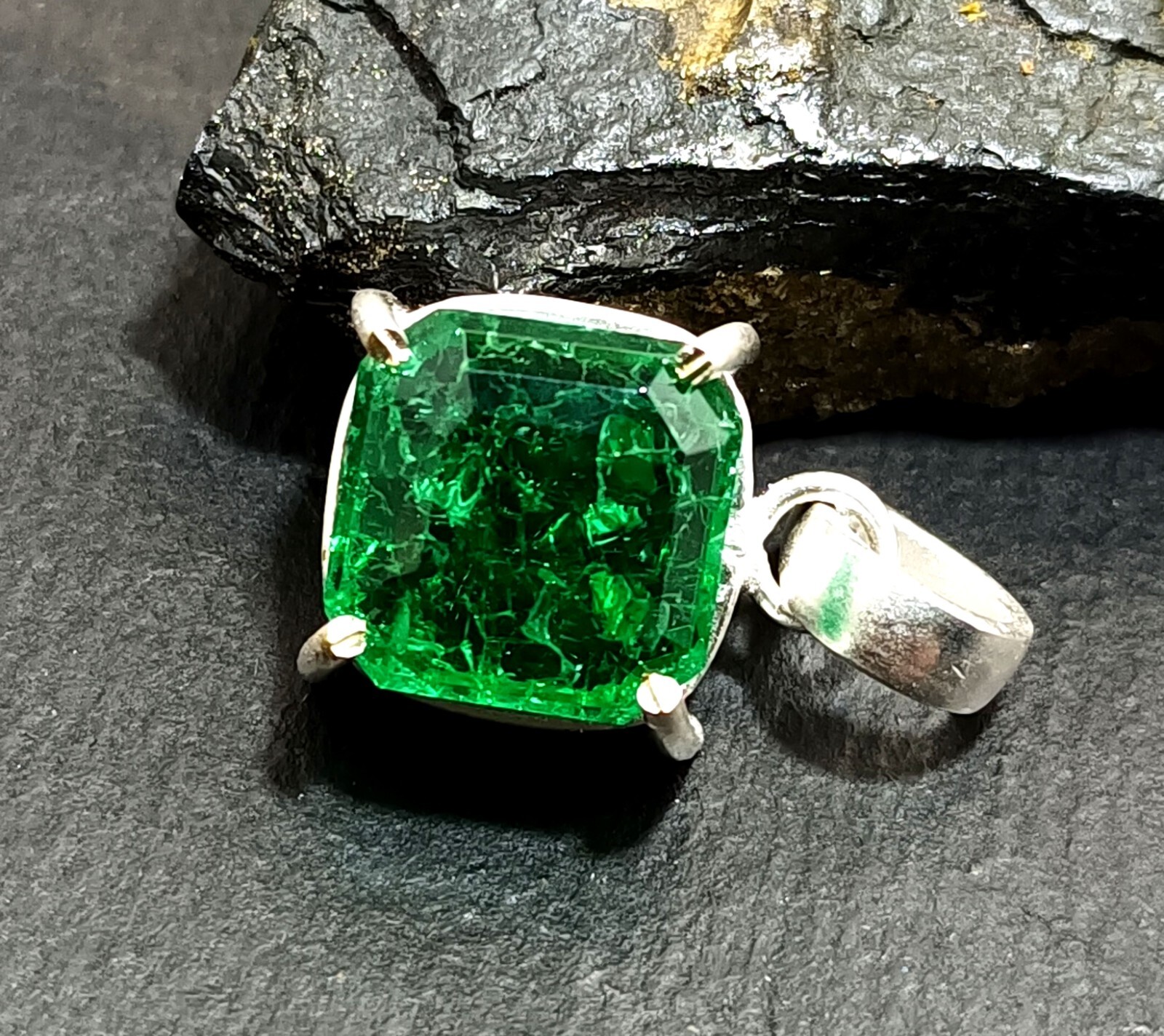 Certified 25.0 Ct Natural Emerald 925 Solid Silver Asscher Cut Pendant Gemstone