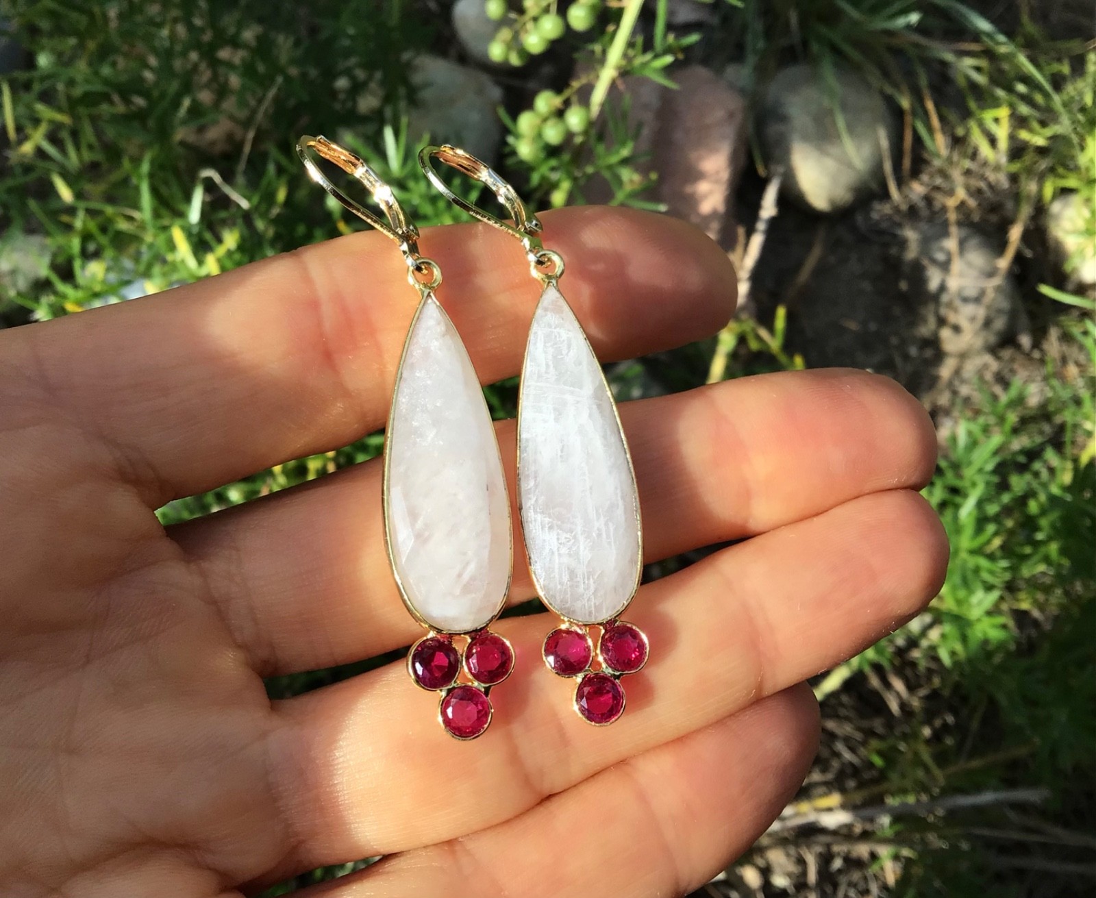 $270 MOONSTONE SUNDANCE CHARM ARTISAN JEWELRY EARRINGS