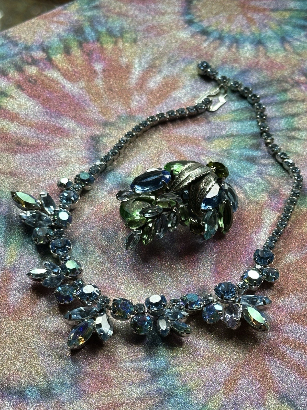 VTG Weiss Light Blue Rhinestones Floral Necklace 16”, 60s