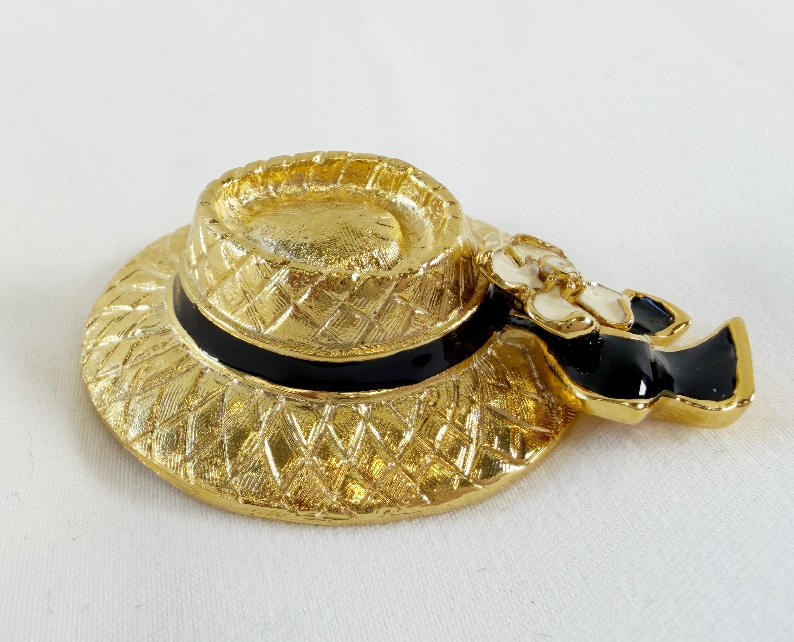 NWOT ST. JOHN Brooch White Flower Hat 24 KGP Black Crystals Enamel Vintage 1980′