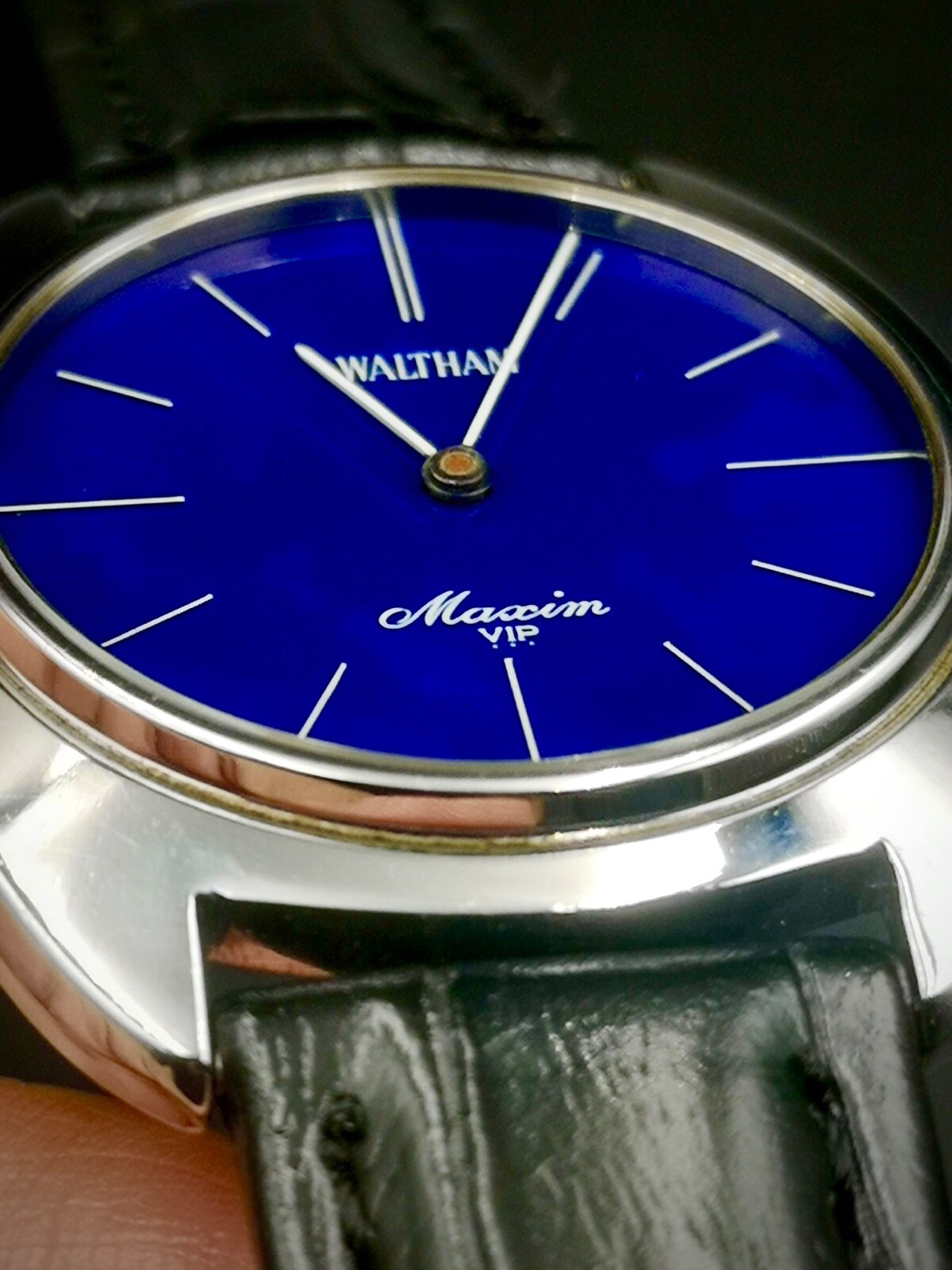 Vintage And Rare WALTHAM Maxim VIP Hand-Winding Unisex watch. 17 Jewels.
