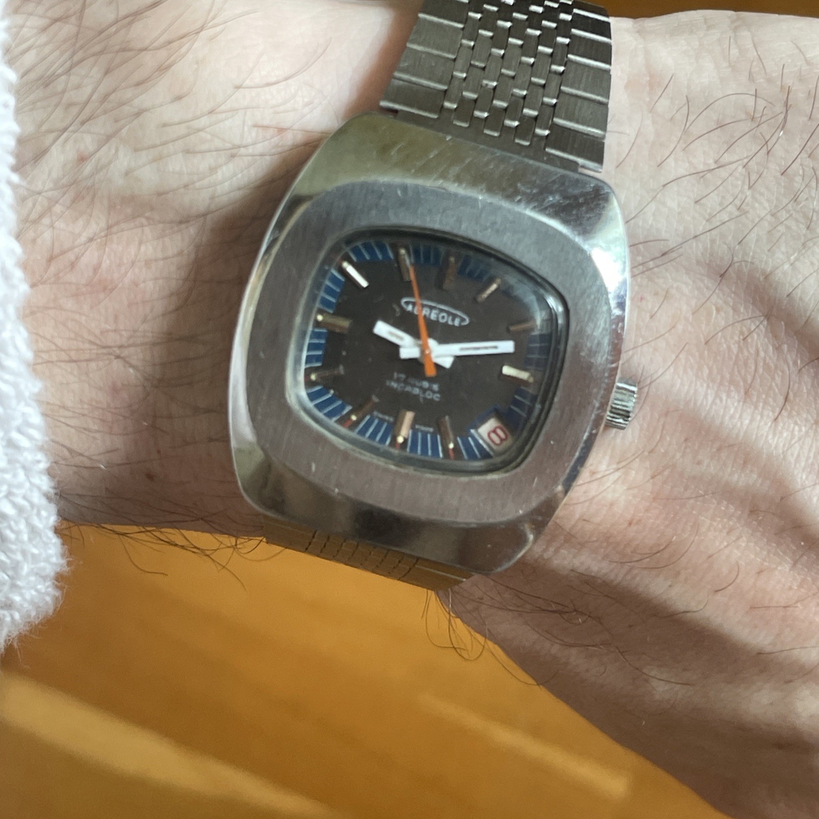 VINTAGE STAINLESS STEEL MEN’S SWISS WATCH AUREOLE DATE AT 4 Manual wind