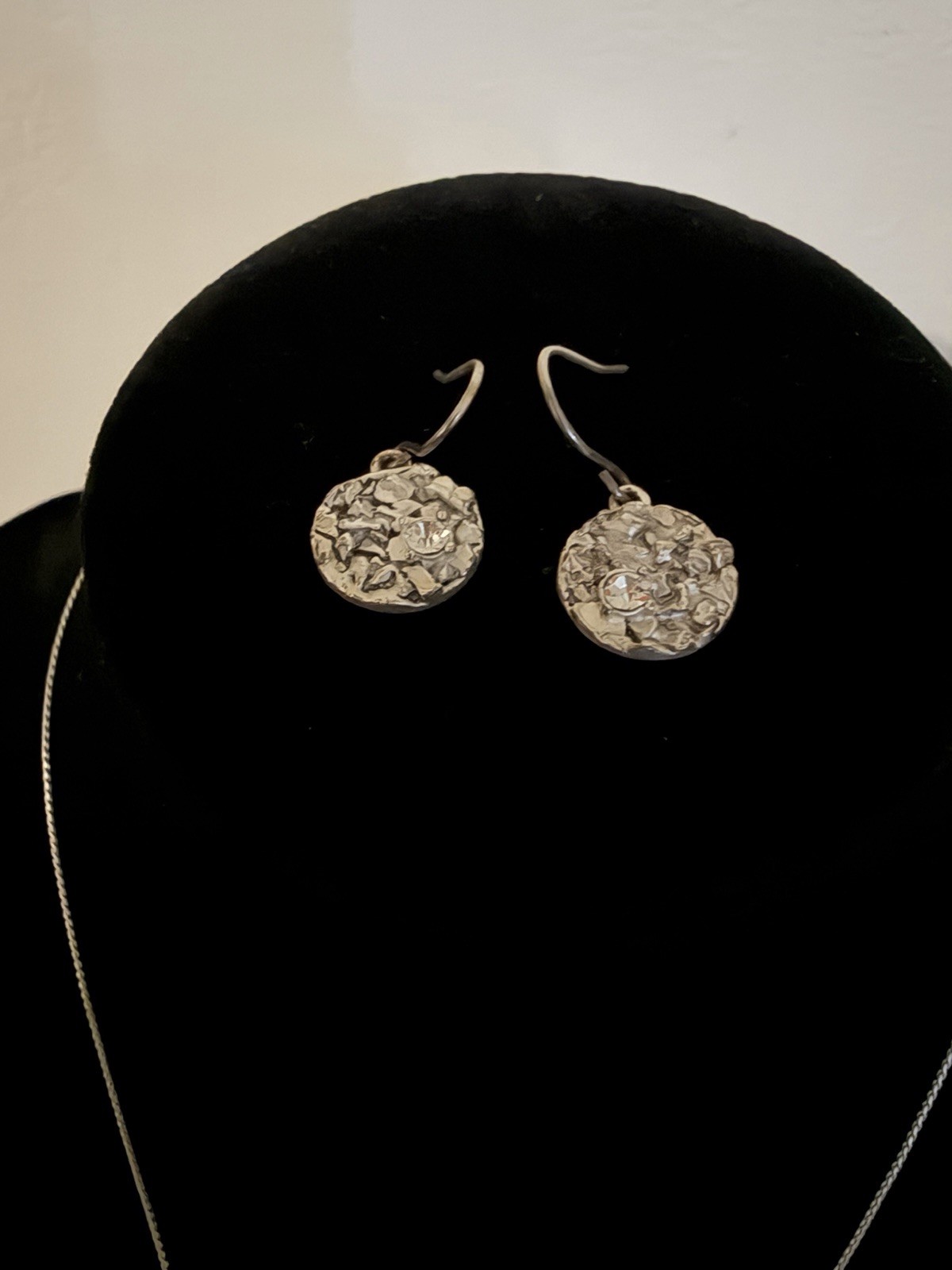 Kenneth Cole NY Silver Tone Round Disc Necklace & Dangle Earrings Jewelry Set