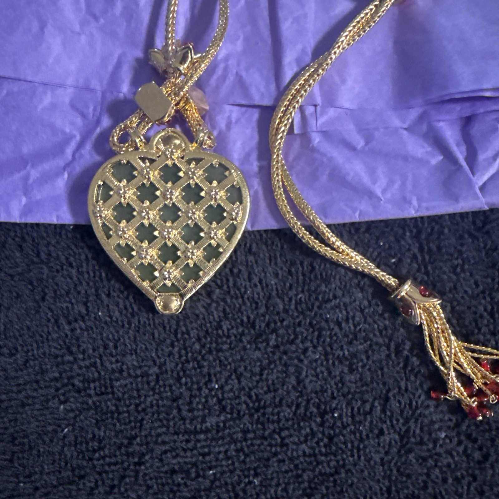 ELIZABETH TAYLOR AVON SHAH JEHAN TAJ MAHAL Heart Necklace Vtg 1993 Margot Robbie