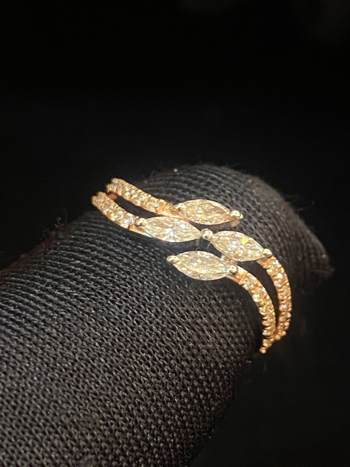 Stunning 0.70 Cts Marquise Round Shape Diamonds Engagement Ring In 585 14K Gold