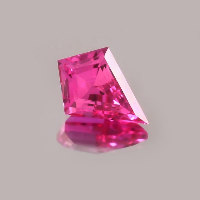 Brand New Arrival Pink Sapphire 5.45 Ct Kite Shape CERTIFIED Cut Loose Gemstone