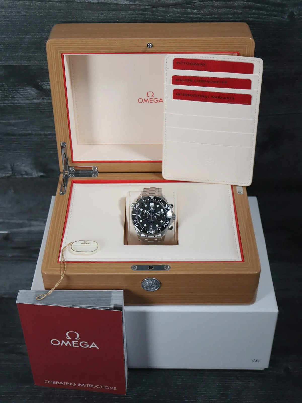 41536: Omega Seamaster Diver 300, Ref. 210.30.44.51.01.001, Box and 2021 Card
