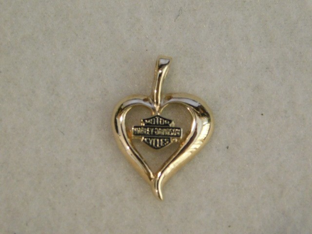 10K YELLOW /WHITE GOLD “HARLEY DAVIDSON” HEART PENDANT 1.64 GRAMS TW 15.1MM WIDE