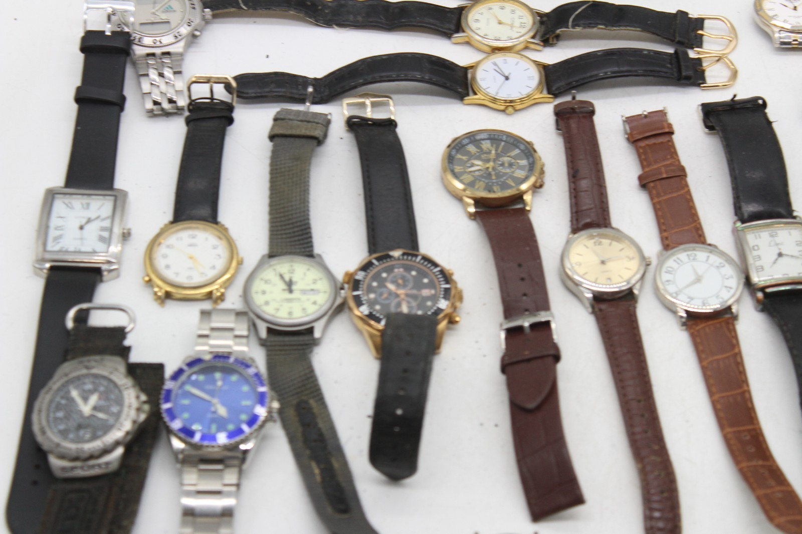 30 x Vintage Gents Quartz Wristwatches Inc. Pulsar, Lorus, Seiko, Swatch, etc.