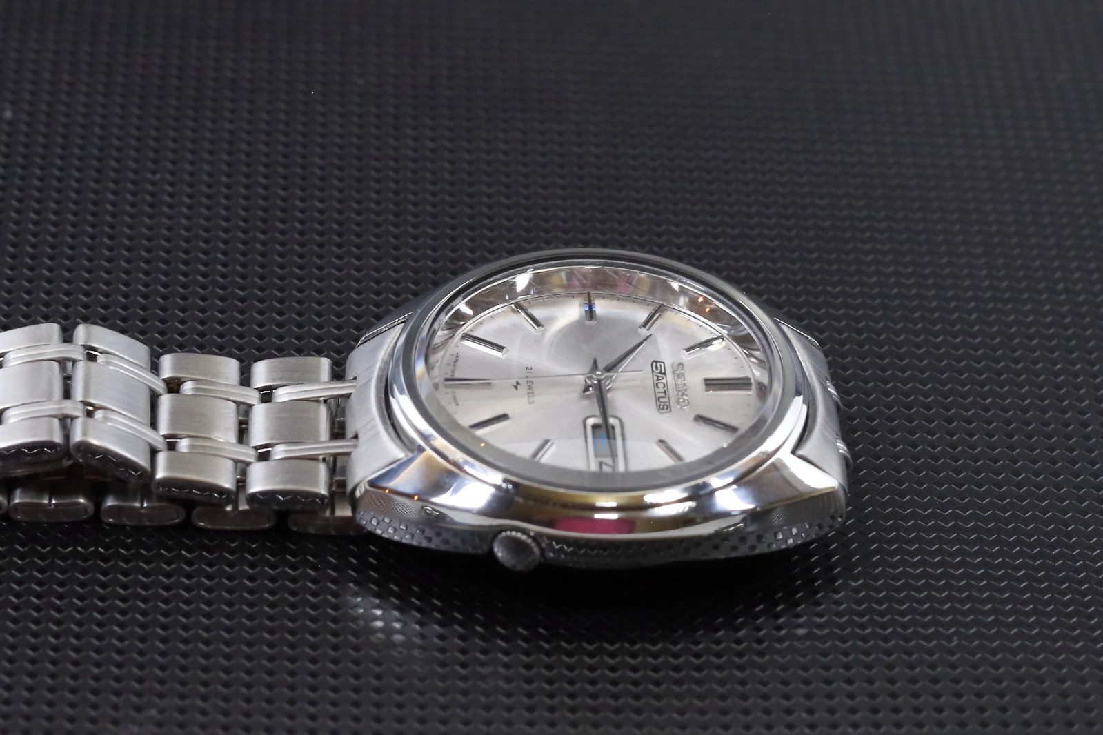 Vintage Seiko 5 Actus 7019-7070 Auto 21J Silver Sunburst Day-Date JDM