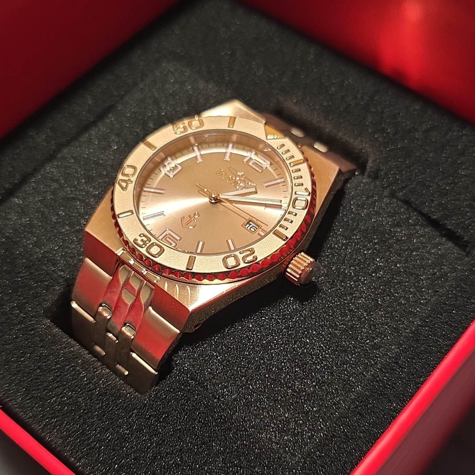 Invicta Pro Diver Quartz Analog Gold SS Bracelet Date 100m 38mm w/ Box