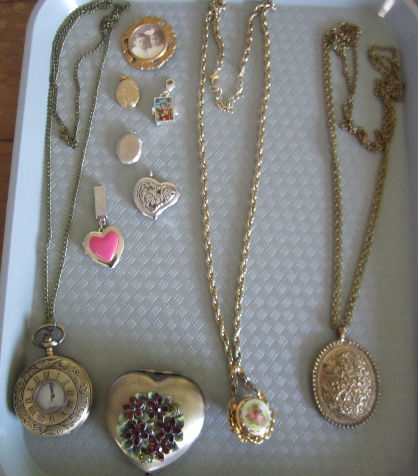 10pc LOCKET & Misc. Jewelry Pendant, Necklace & Watch Costume Jewelry Lot (Bb12