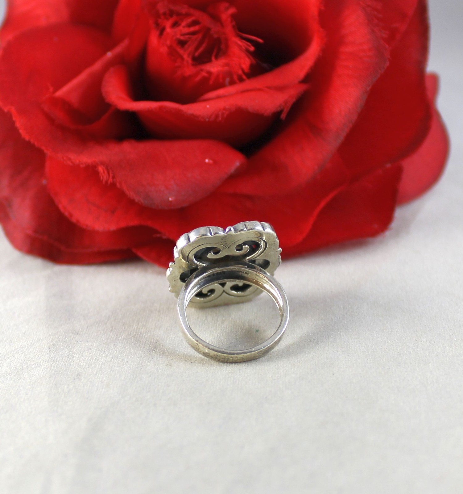 Sterling Silver Cream Gemstone NK 7.83g Ring Size 6 CAT RESCUE