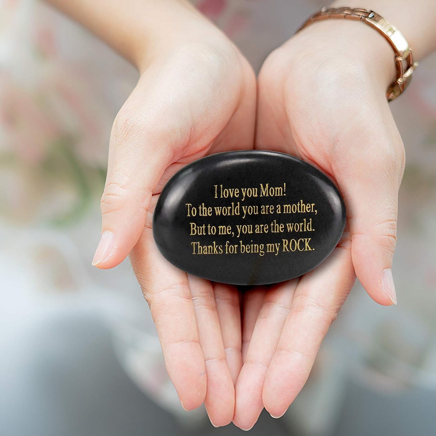 Meaningful Mother’s Day Keepsake – Engraved Stones & Floral Elegance Gift Set