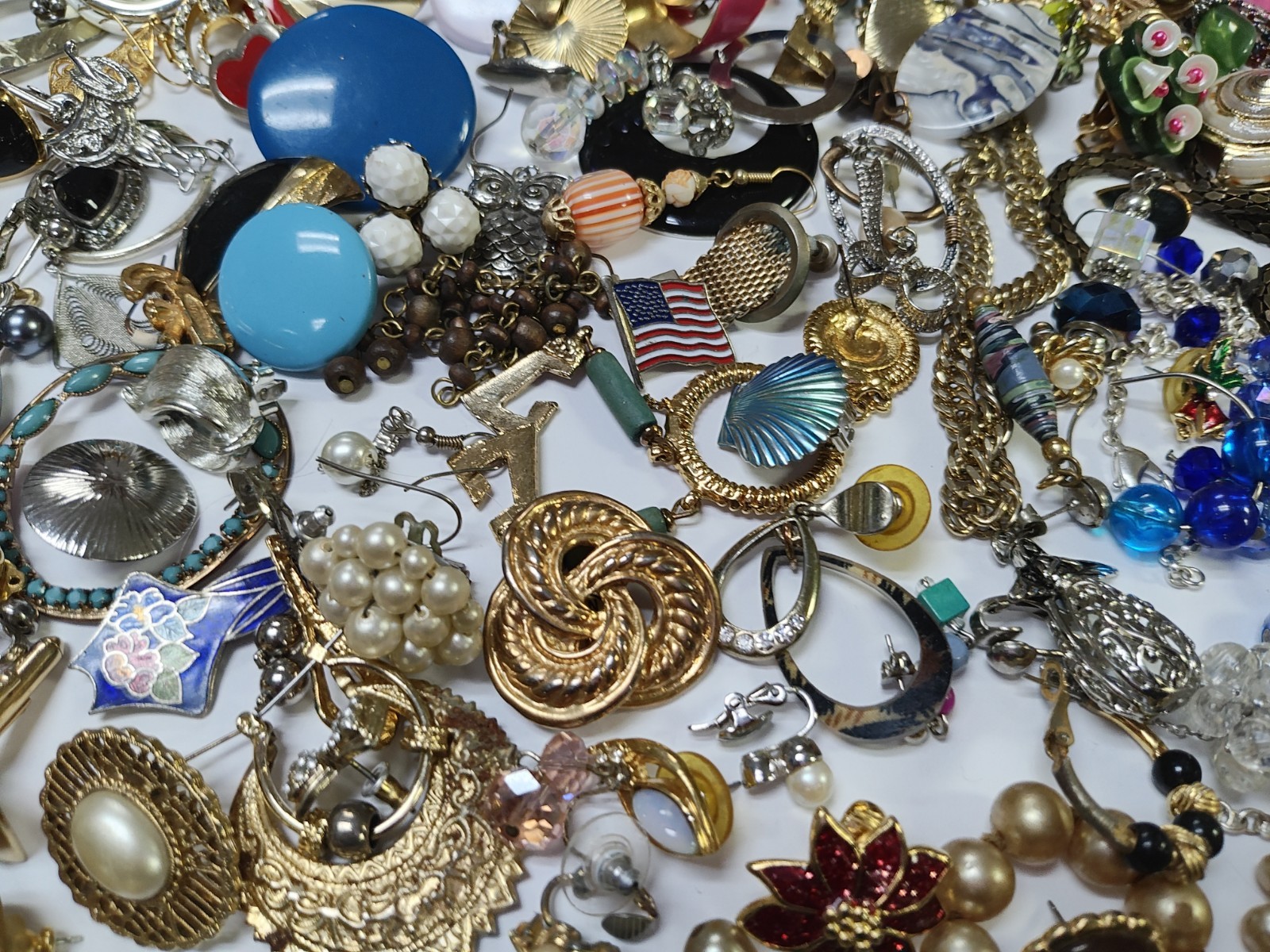 Huge Estate Junk Jewelry Lot 7lbs Earrings Screw Back Clip On Etc (Read Desc.)