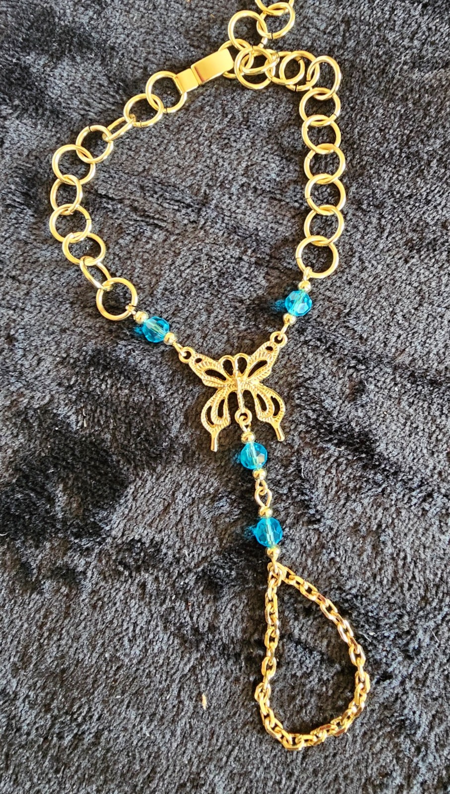 Lot of 14 beautiful pieces of Jewlery. 8 Necklaces, 3 bracelets, 1 Charms, 2…