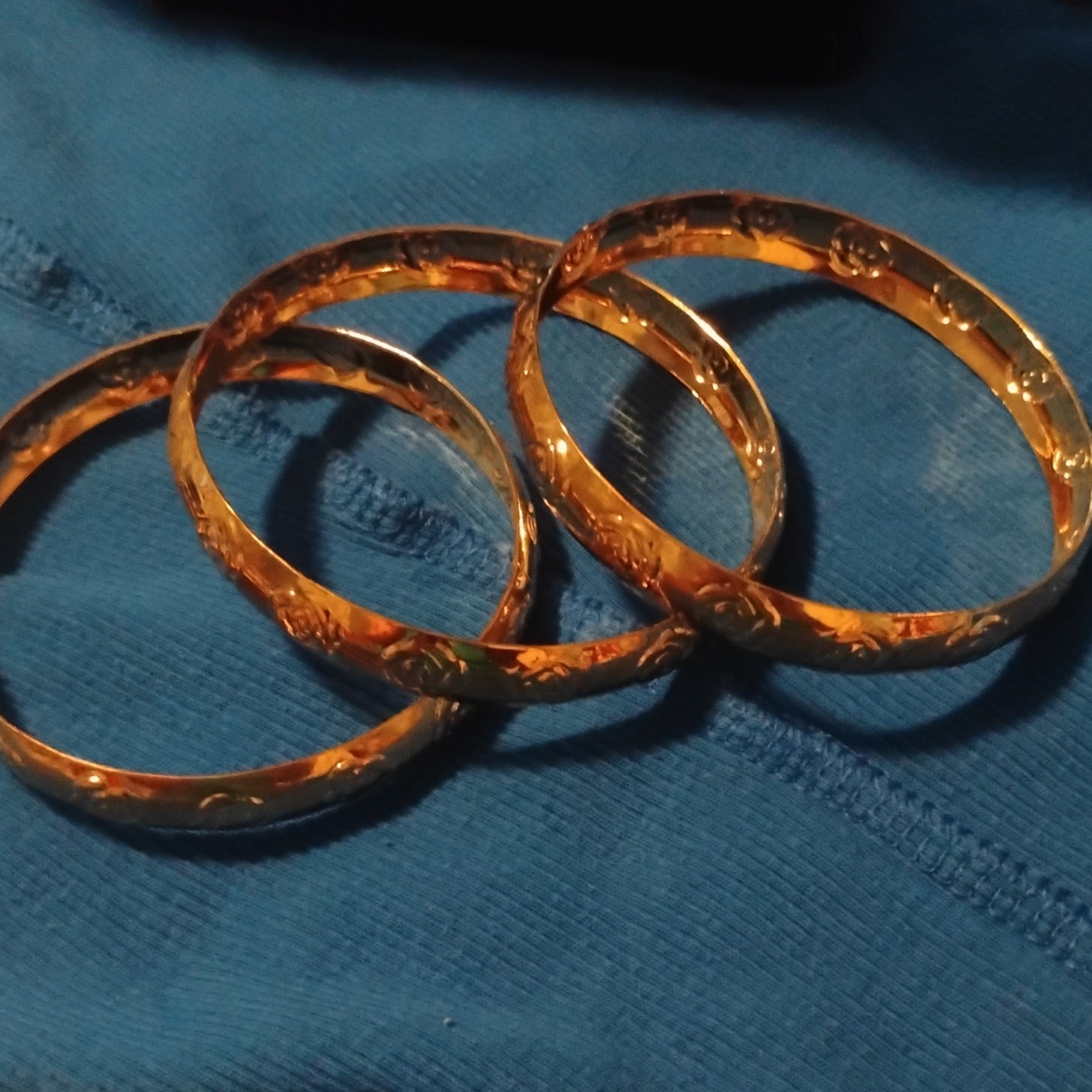 Gold Tone Floral Rose Pattern Bangle Bracelets Set of 3 Round Metal No Stone