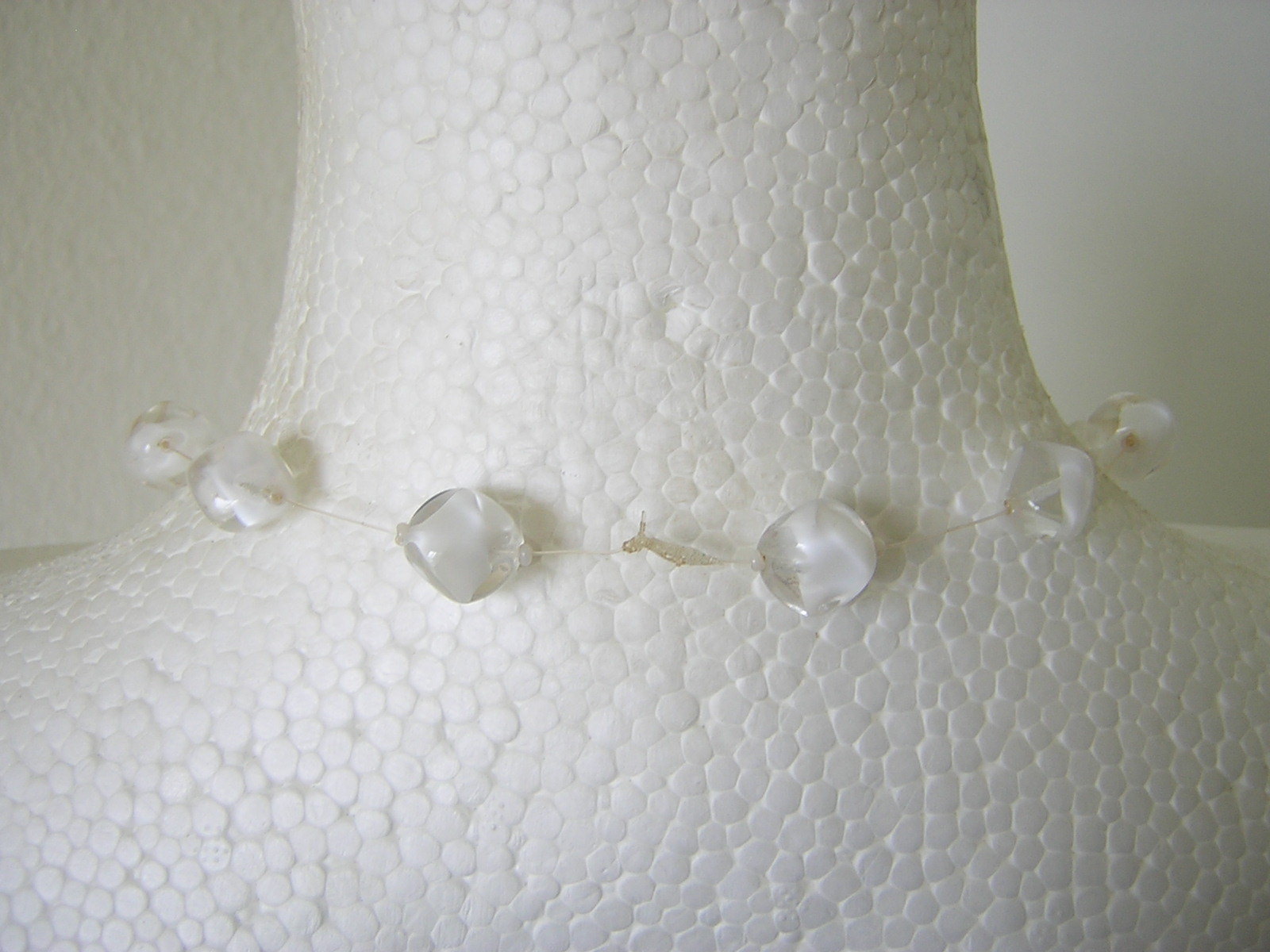 Glass Necklace White Colorless 36.3 G/52 Cm