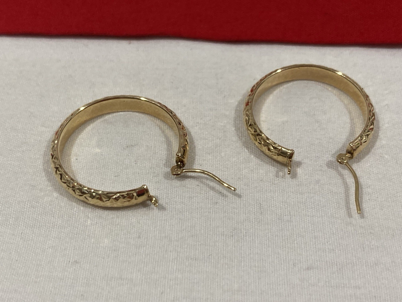 NEW EG EternaGold 14k Solid Yellow Gold Etched Round HOLLOW HOOP EARRINGS 1.96g