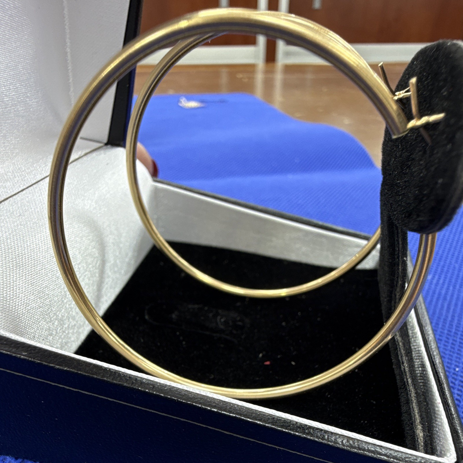 14kt yellow Gold 1.8 Gm Round Hoop Earrings Latch Back Closure 2in Diameter